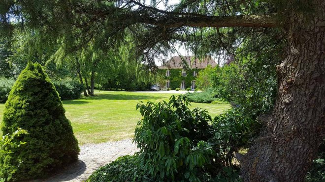 domaine-de-bellevue-hotel-restaurant-spa-bien-etre-massage-corps-de-ferme-jardin-paysage