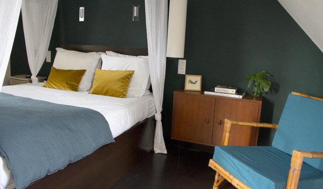 hotel-chambre-lit-baldaquin-deco-design-tendance