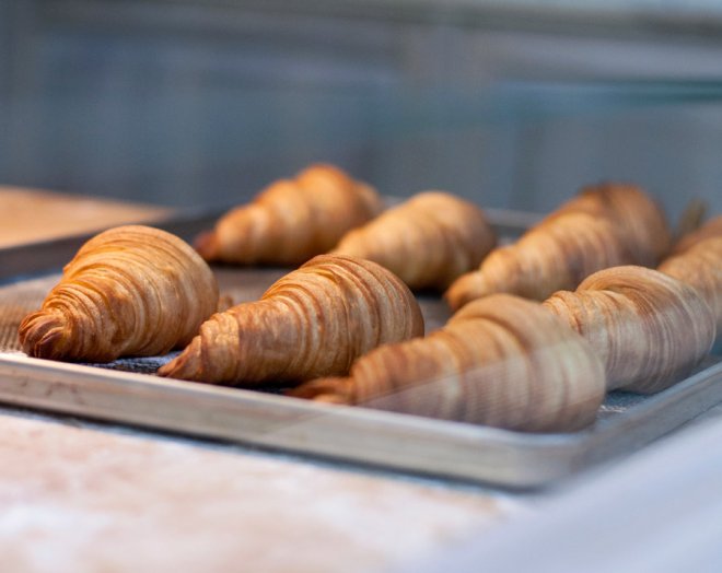 petit-dejeuner-croissants-beurre