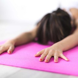 yoga-pisition-tapis